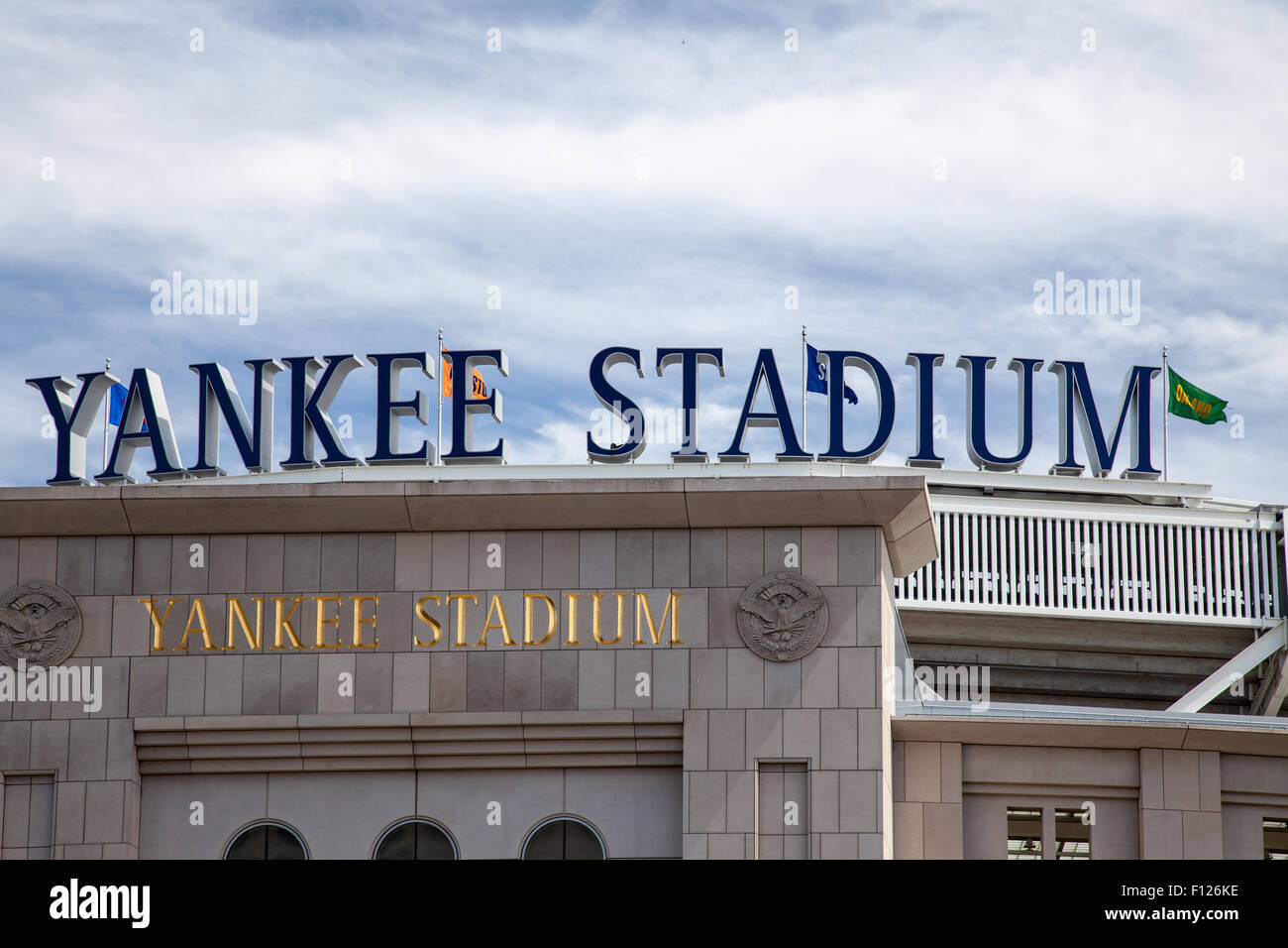 Yankee Stadium At Night In Winter Stock Photo - Download Image Now - Yankee  Stadium, Architecture, District - iStock