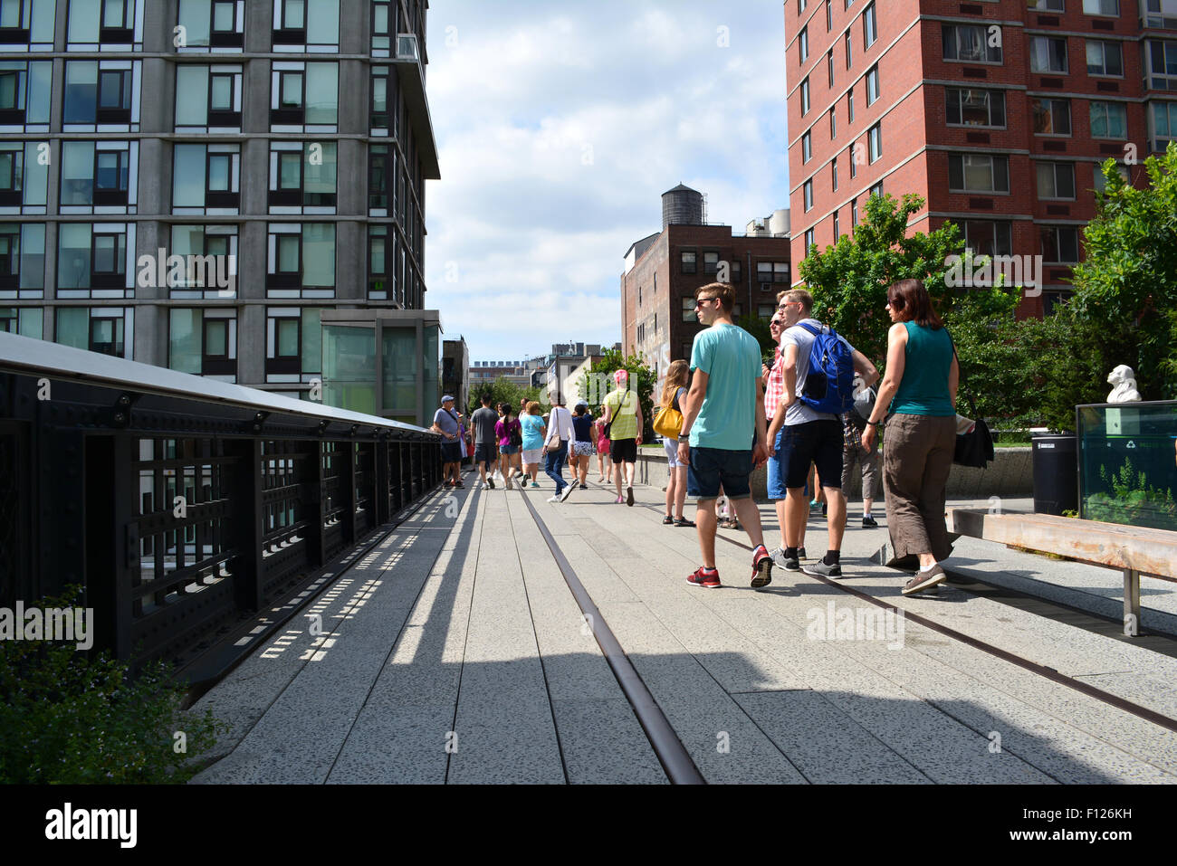 People walking on the High Line in Manhattan Stock Photo - Alamy