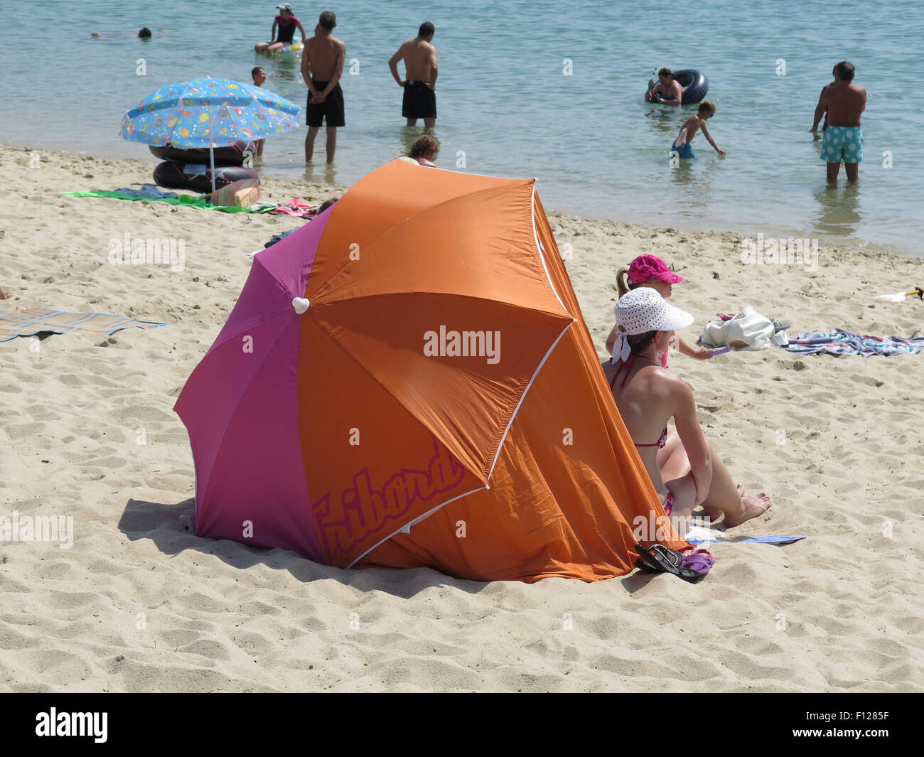 beach tent \u0026 orange sunshade Stock 