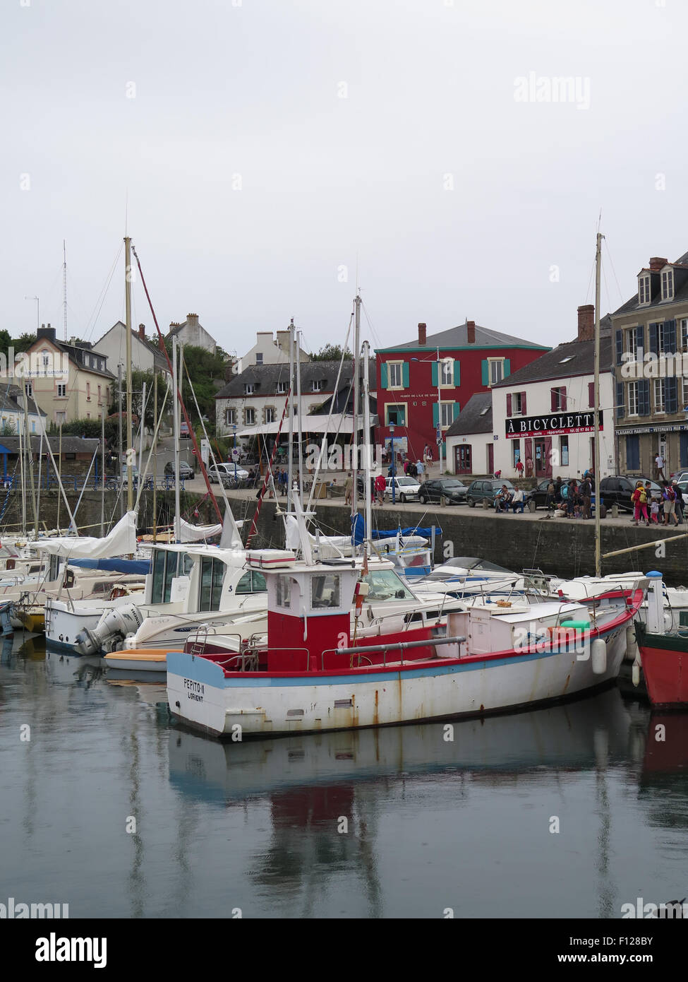 Íle de Groix: Port Tudy harbor / harbour Stock Photo
