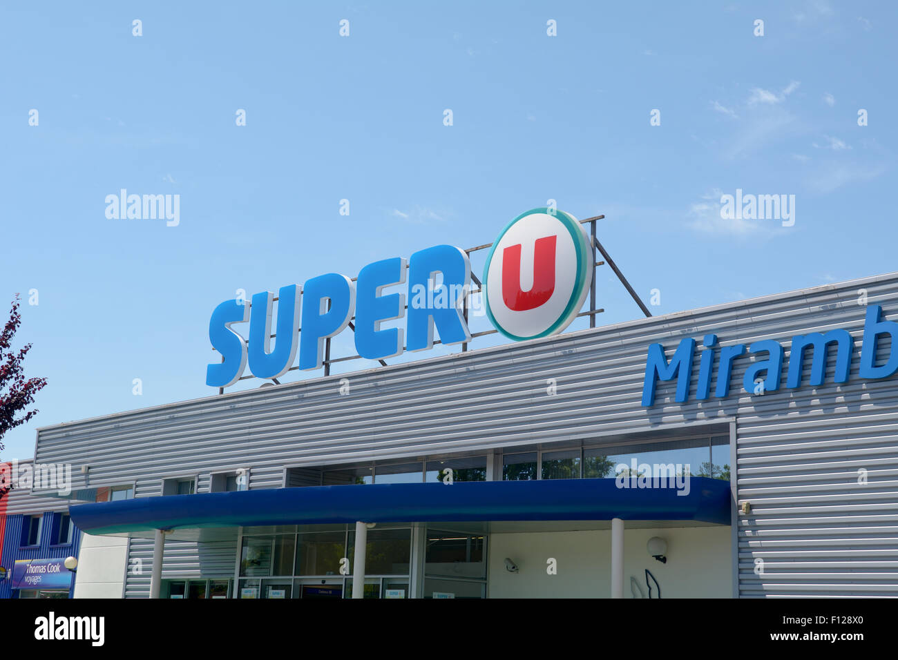 Super U Supermarket in Mirambeau, Charnetes region, France Stock Photo