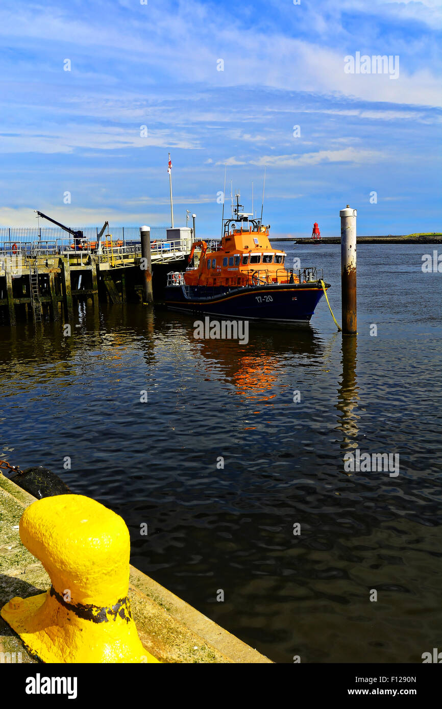 North Shields, Tyne, River tyne, fishing, safety, lighthouse, Trinity House, lifeboat, sinking, ships, boats, sailing yachts, Stock Photo