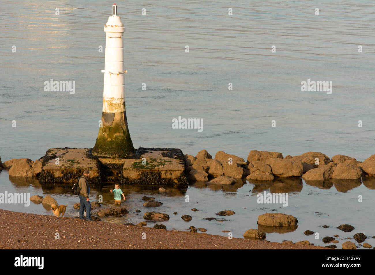 Children play playing sea splashing hi-res stock photography and images ...