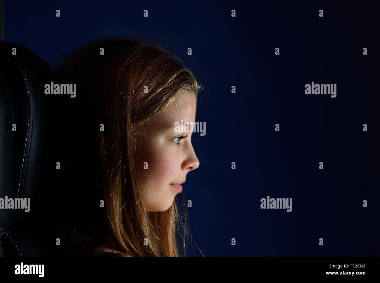 Profile teenage girl hi-res stock photography and images - Alamy