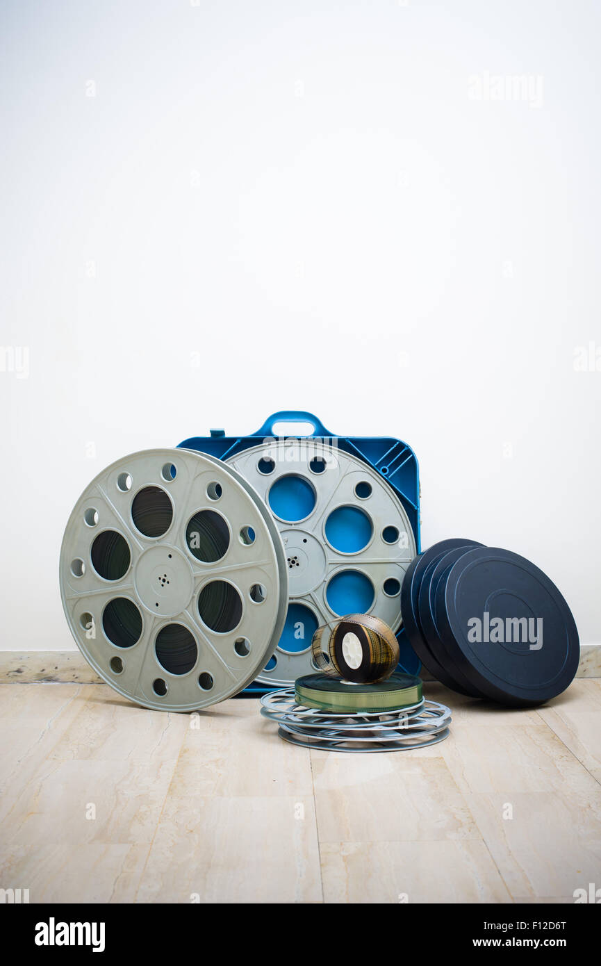 https://c8.alamy.com/comp/F12D6T/heap-of-old-35-mm-cinema-movie-reels-with-blue-professional-boxes-F12D6T.jpg