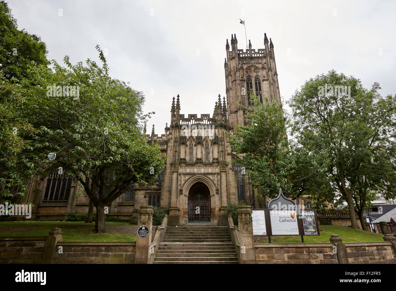 Manchester cathedral and collegiate church of st mary st denys and st george uk Stock Photo