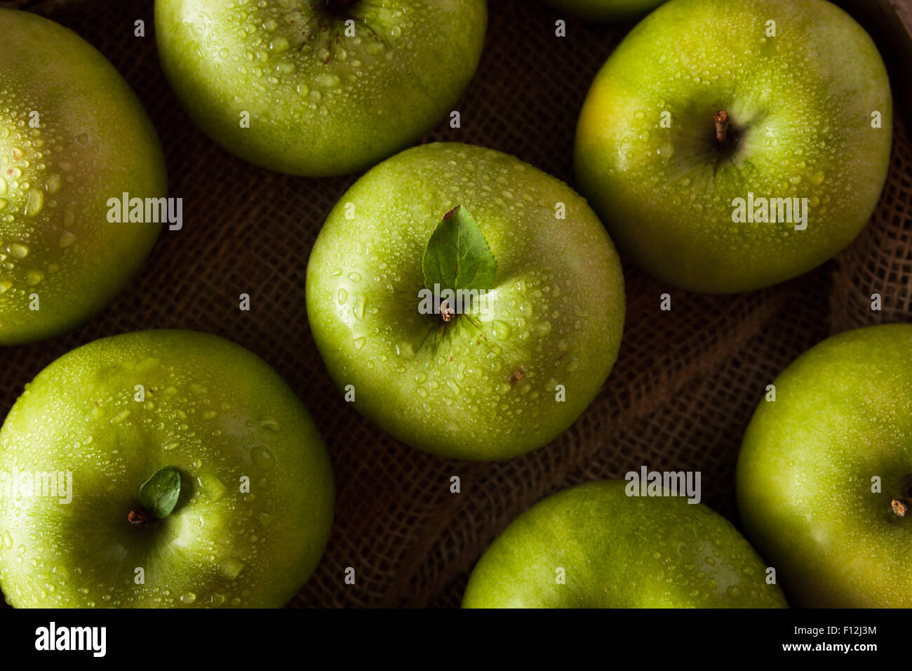 Organic Green Granny Smith Apple Ready to Eat Stock Photo Alamy