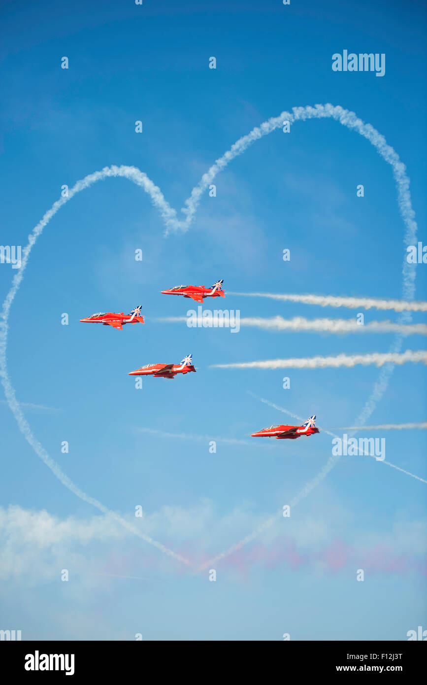 Sømil by lunken British Red Arrows from the Royal Air Force Jet fighter display team,  flying through a jet trail heart at Southport Air Show Stock Photo - Alamy