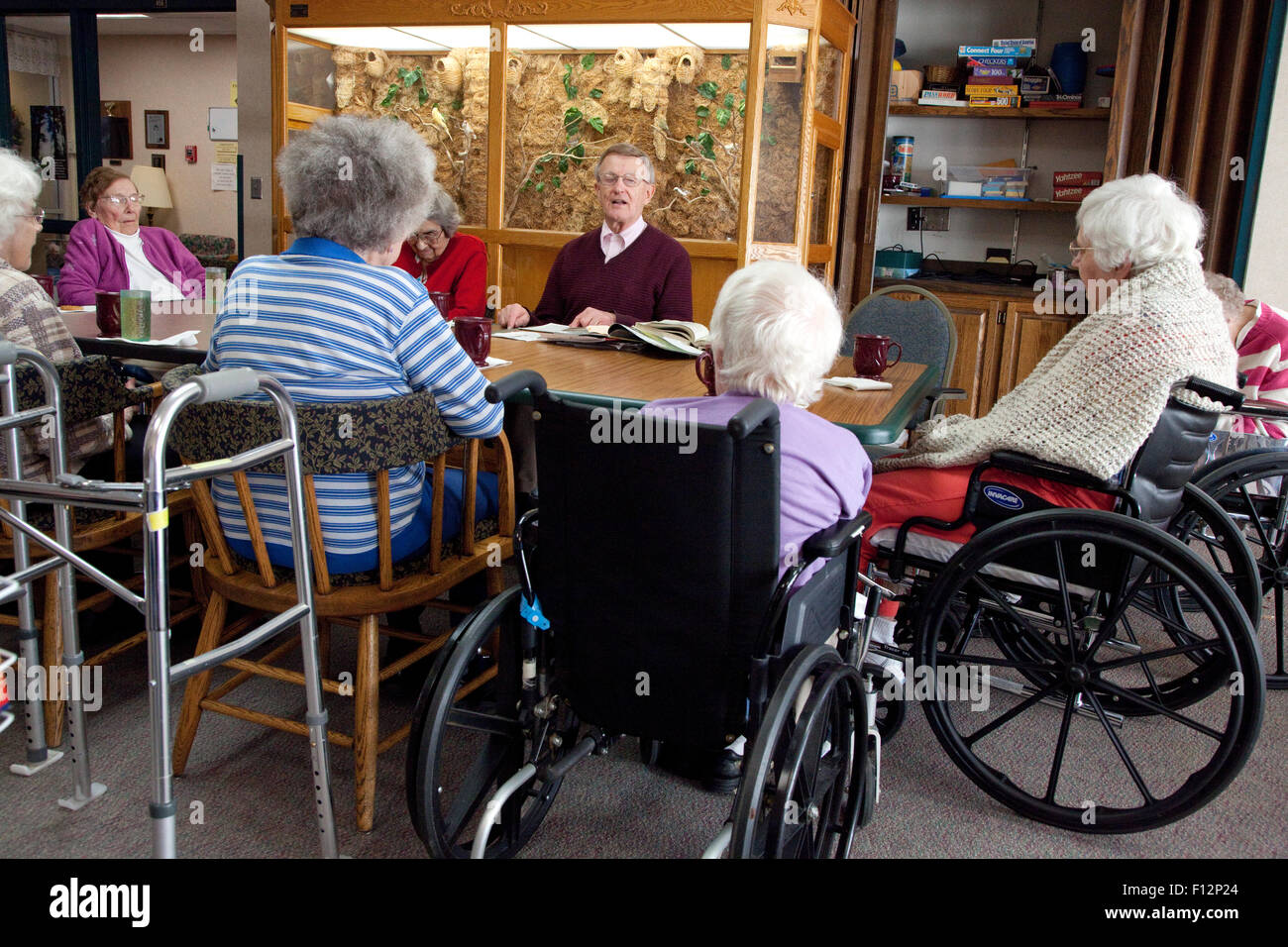 Elderly women in wheelchairs hi-res stock photography and images - Alamy