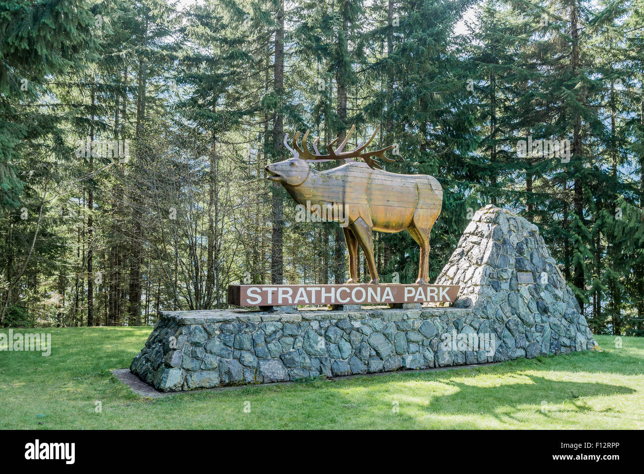 Strathcona Provincial Park, entrance sign featuring carved Roosevelt Elk, Vancouver Island, British Columbia, Canada Stock Photo