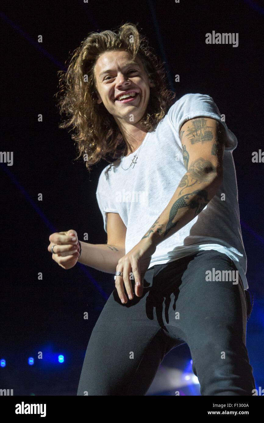 File:Harry Styles OTRA Tour 2015 (cropped).jpg - Wikimedia