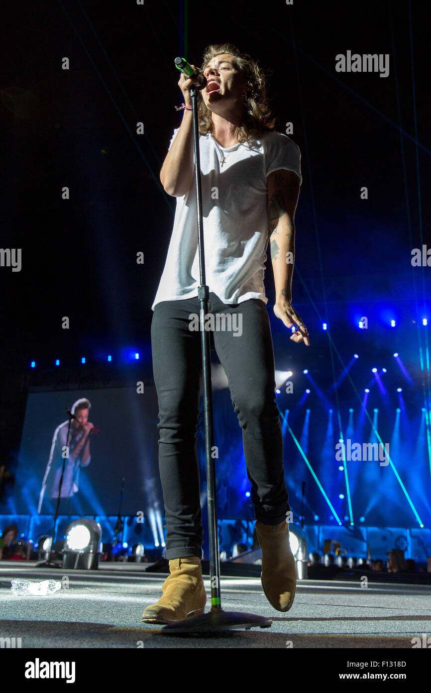 Milwaukee, Wisconsin, USA. 25th Aug, 2015. Singer HARRY STYLES of One  Direction performs live at Miller Park Stadium during their On The Road  Again tour in Milwaukee, Wisconsin Credit: Daniel DeSlover/ZUMA Wire/Alamy