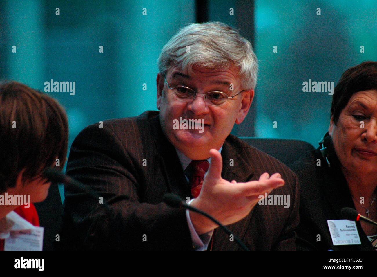 Aussenminister Joschka Fischer - hier bei den "Nordischen Tagen" am 9. November 2004 im Marie-Elisabeth-Lueders-Haus, Berlin-Mit Stock Photo