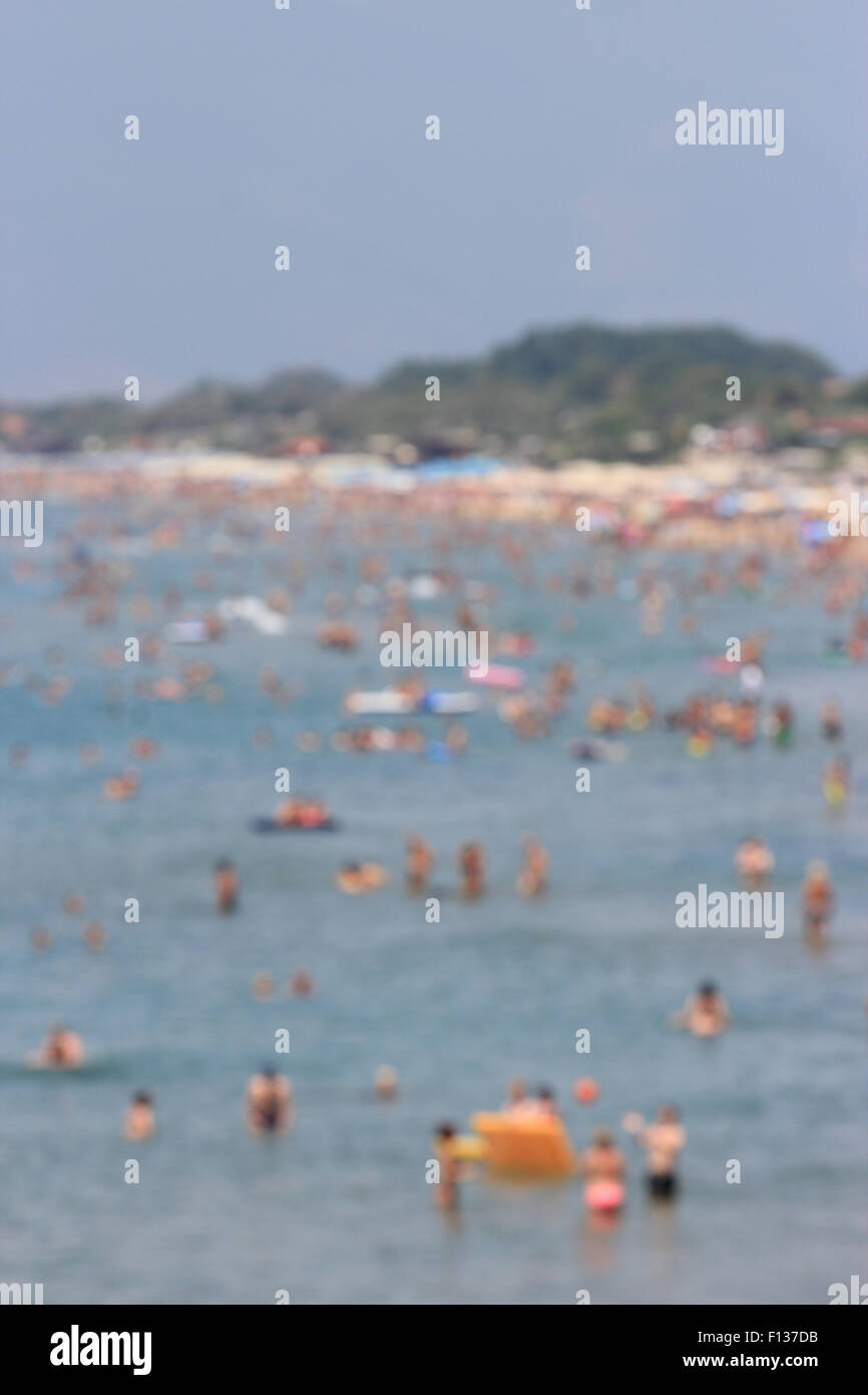 Crowded beach blurry hi-res stock photography and images - Alamy