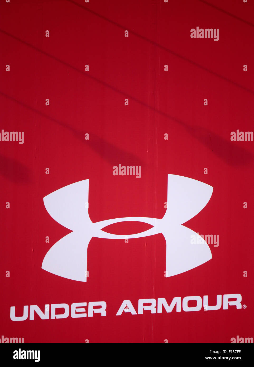 Under armor hi-res stock photography and images - Alamy