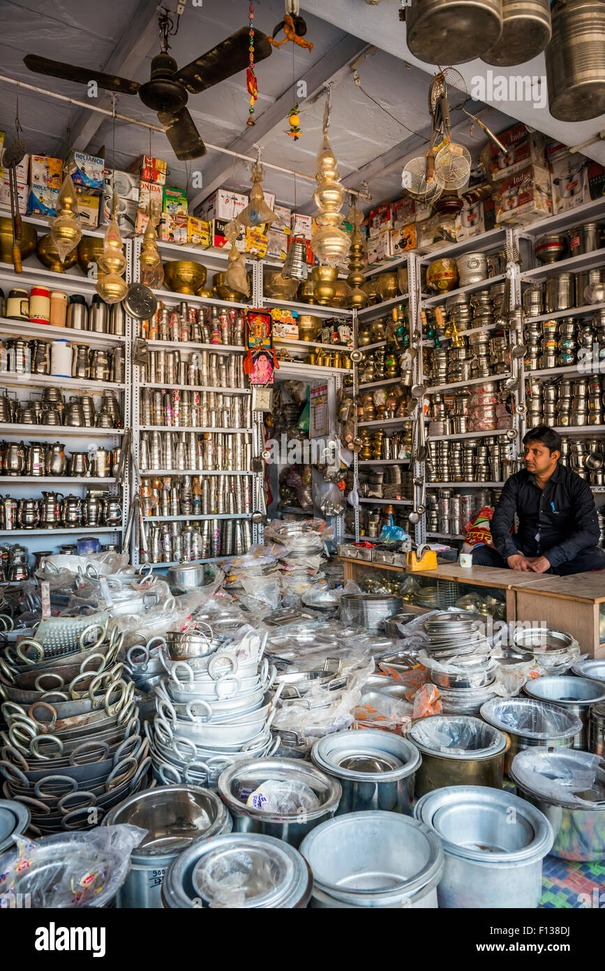 Seller of metal goods and home wares in his shop in Chitrakoot, (Chitrakut), Madhya Pradesh, India Stock Photo
