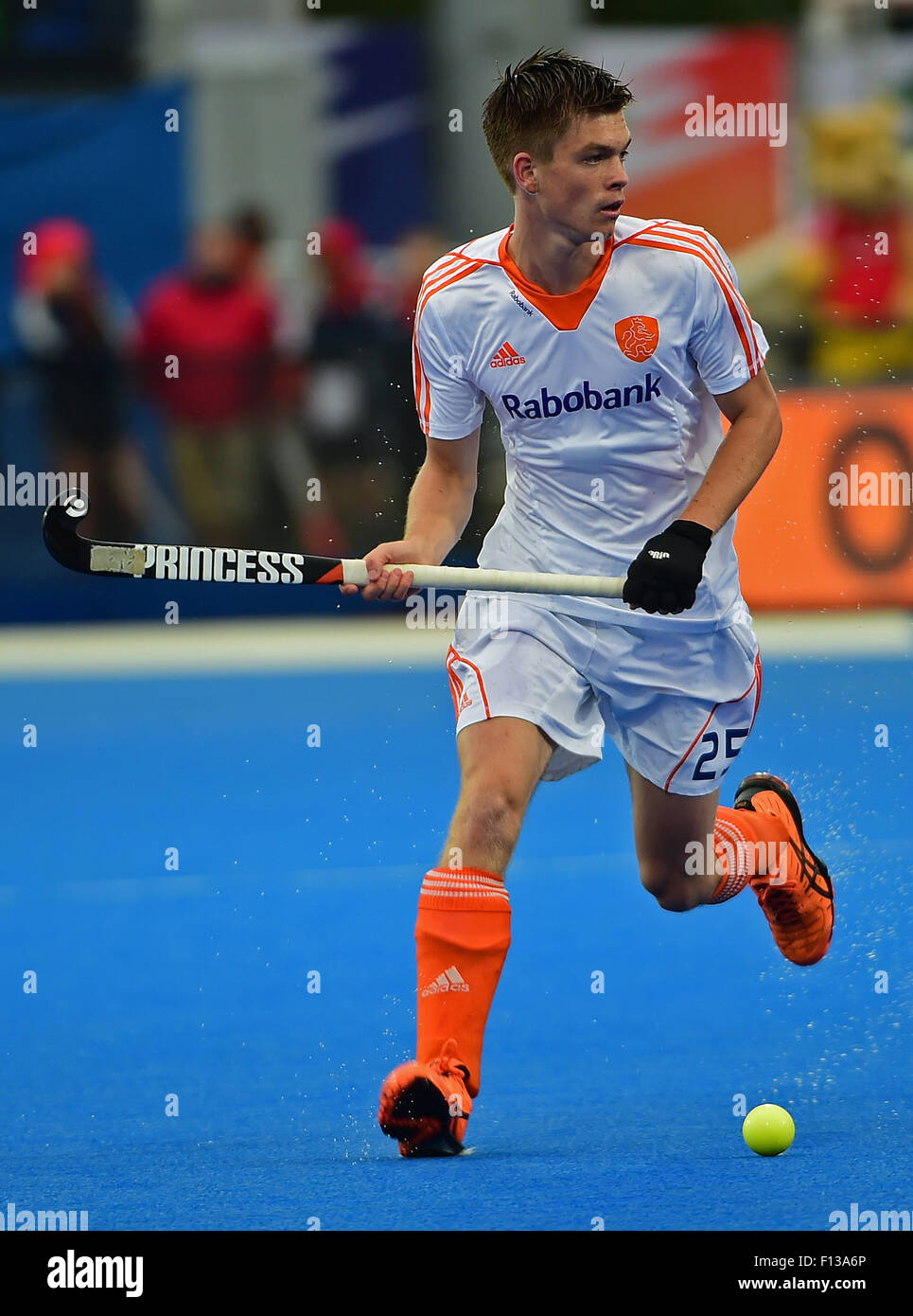 Lea Valley, London, UK. 25th Aug, 2015. Unibet EuroHockey Championships Day 5. Russia versus Nederlands. Thierry Brinkman (NED) in action against Russia Credit:  Action Plus Sports/Alamy Live News Stock Photo