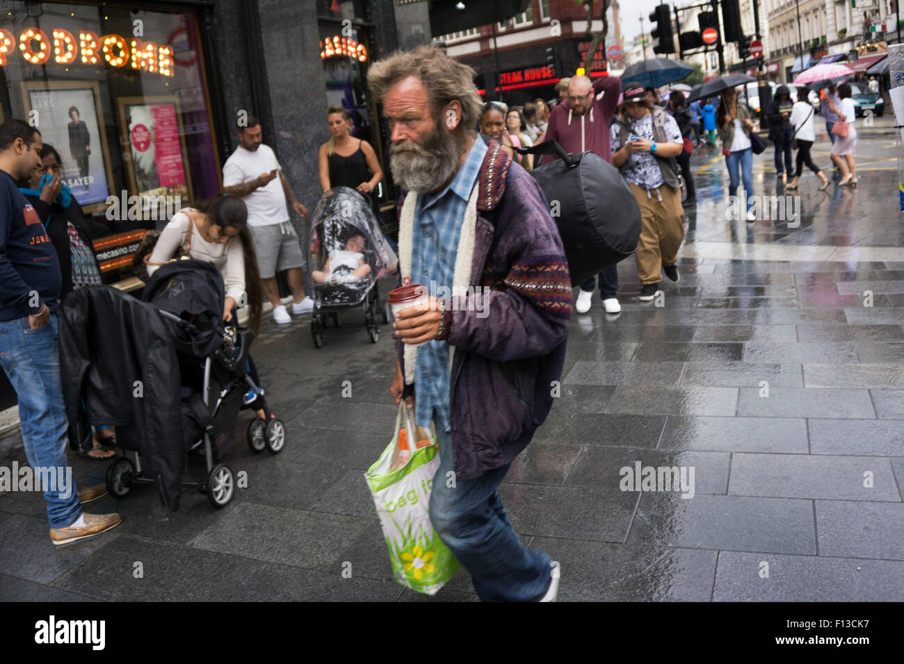 London heavy rain showers hires stock photography and images Alamy