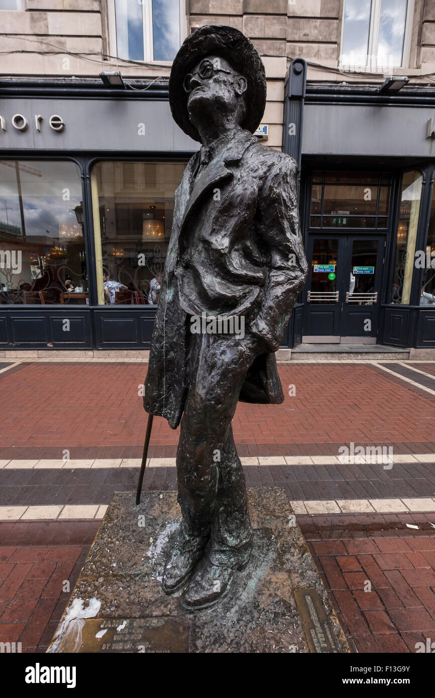 Bronze statue of James Joyce by Marjorie Fitzgibbon on North Earl ...