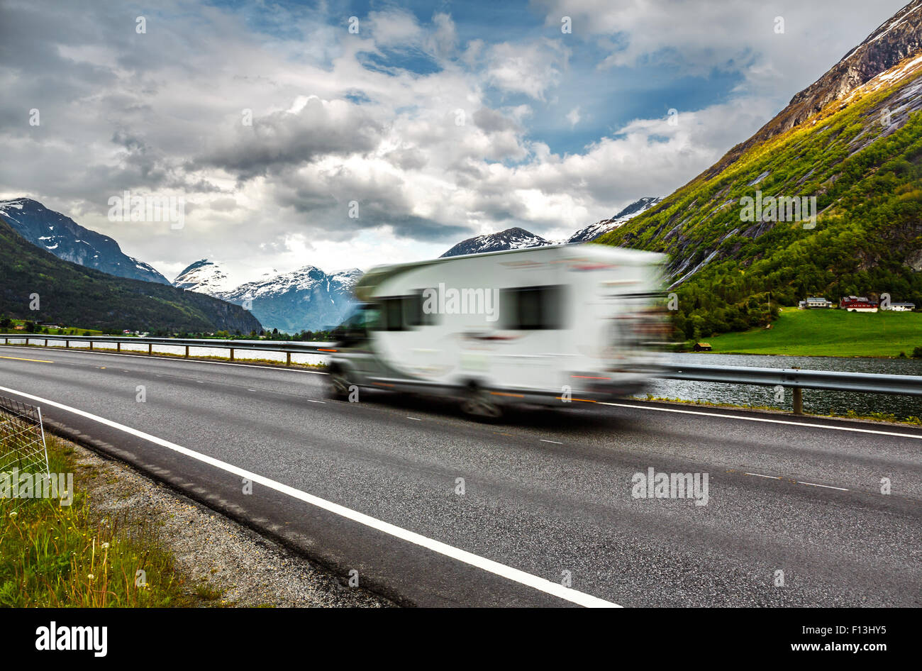 Car in motion hi-res stock photography and images - Alamy