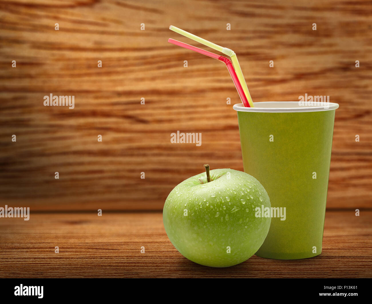 Paper cup with straws and green apple Stock Photo - Alamy