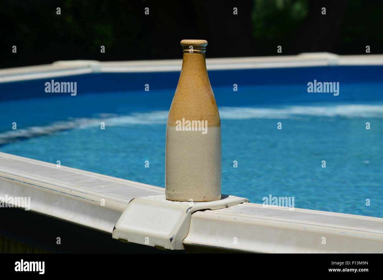 https://c8.alamy.com/comp/F13M9N/clay-bottle-F13M9N.jpg