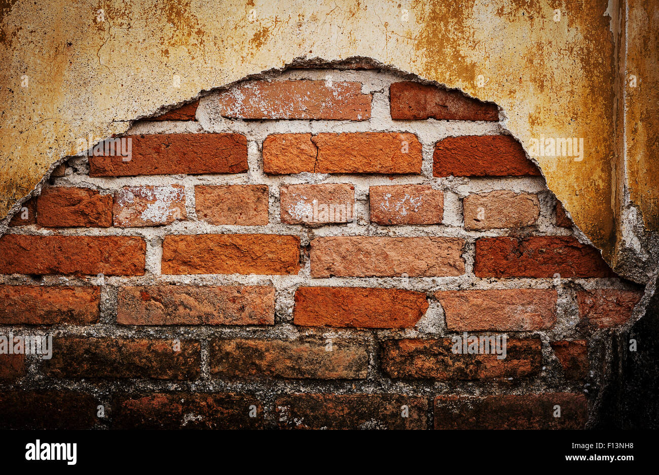 Old grunge brick wall dark border background Stock Photo