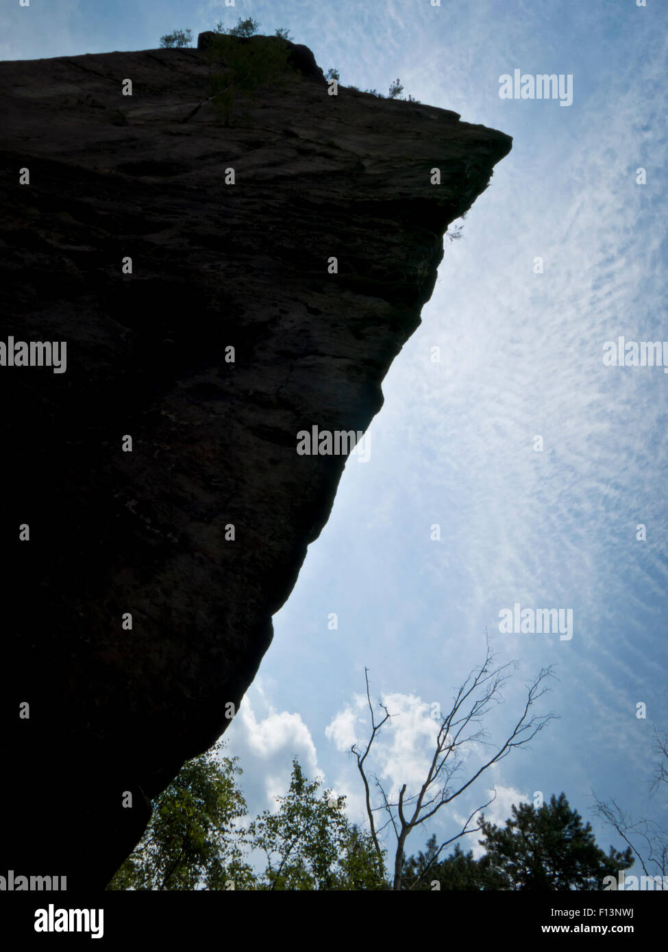Dreieckige Wand in der Nähe vom Prebischtor in der Böhmischen Schweiz Stock Photo
