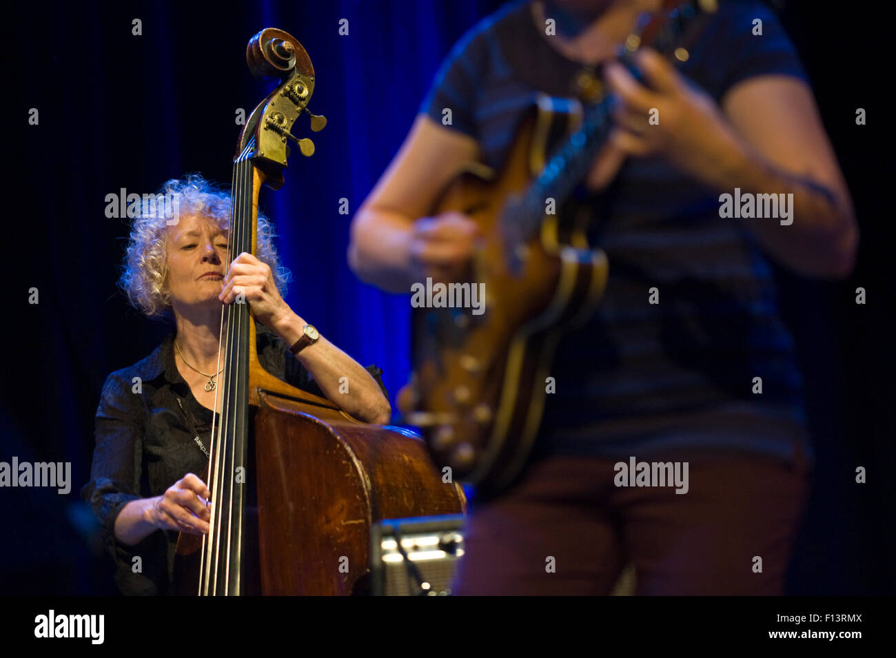 Page 3 - Jazz Bass High Resolution Stock Photography and Images - Alamy
