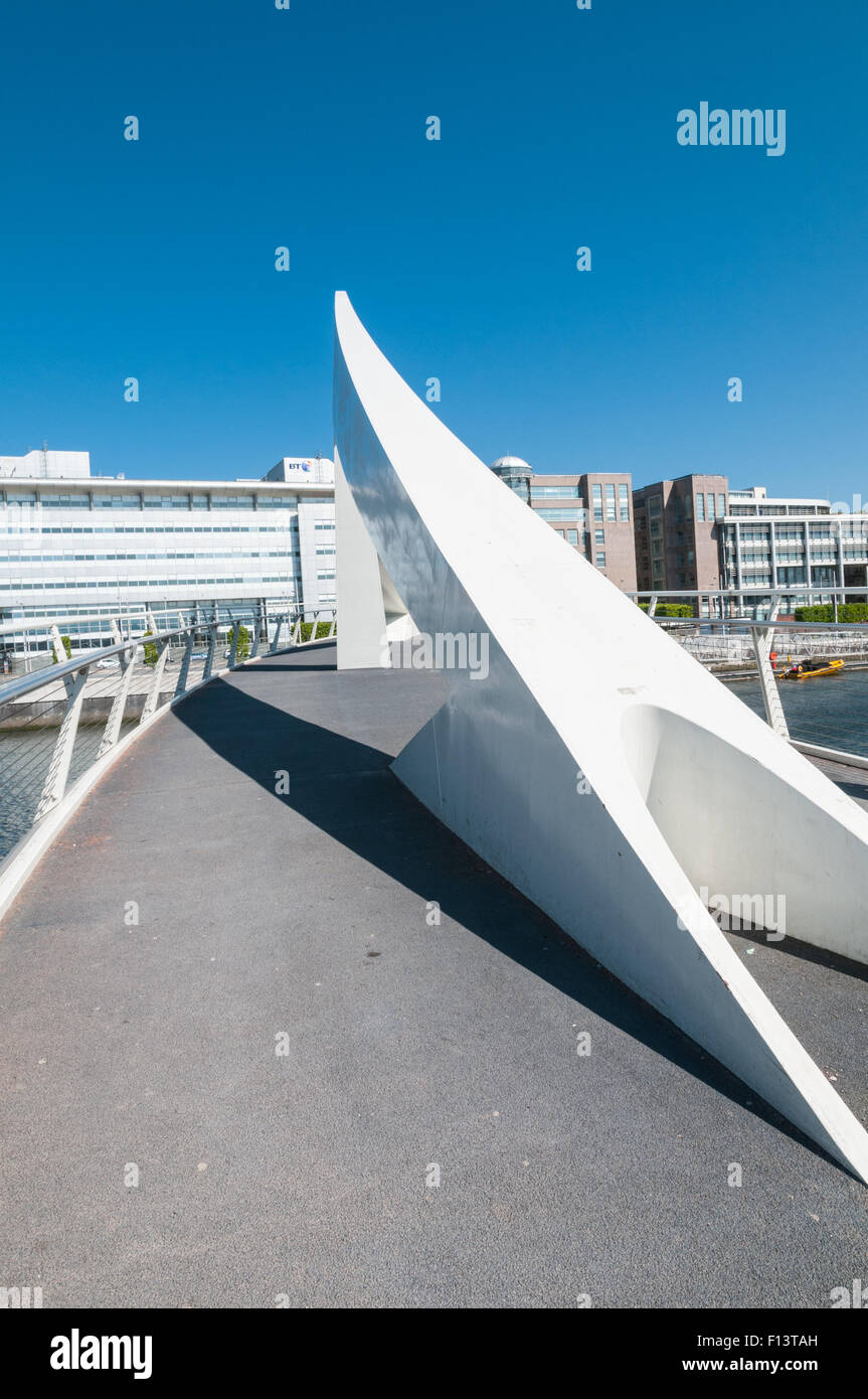 Tradeston (squiggly Bridge) Pedestrian Bridge over the River Clyde City of Glasgow Scotland Stock Photo