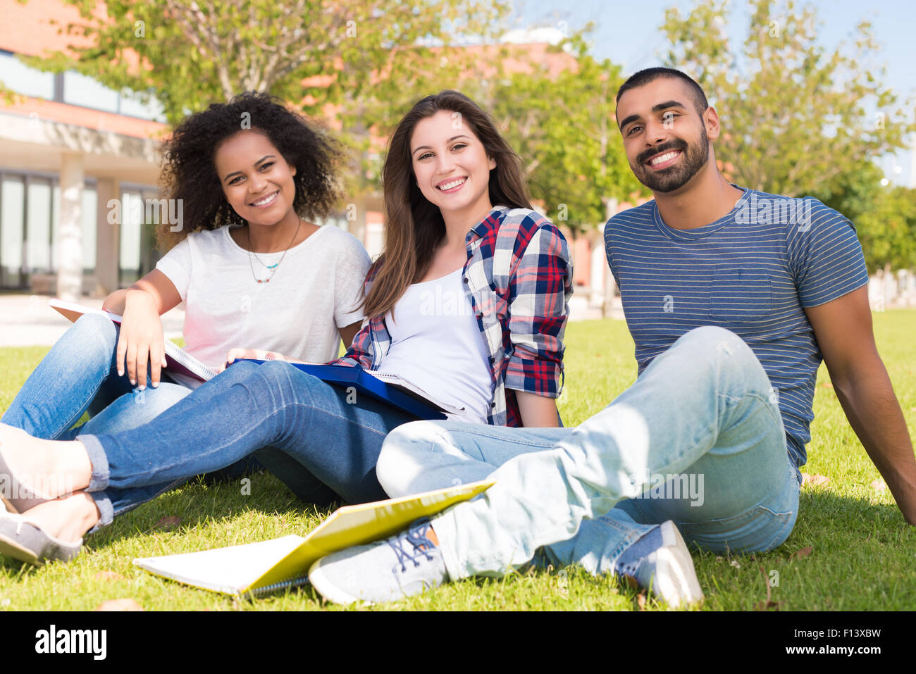 Students sitting on the grass at School Campus Stock Photo - Alamy
