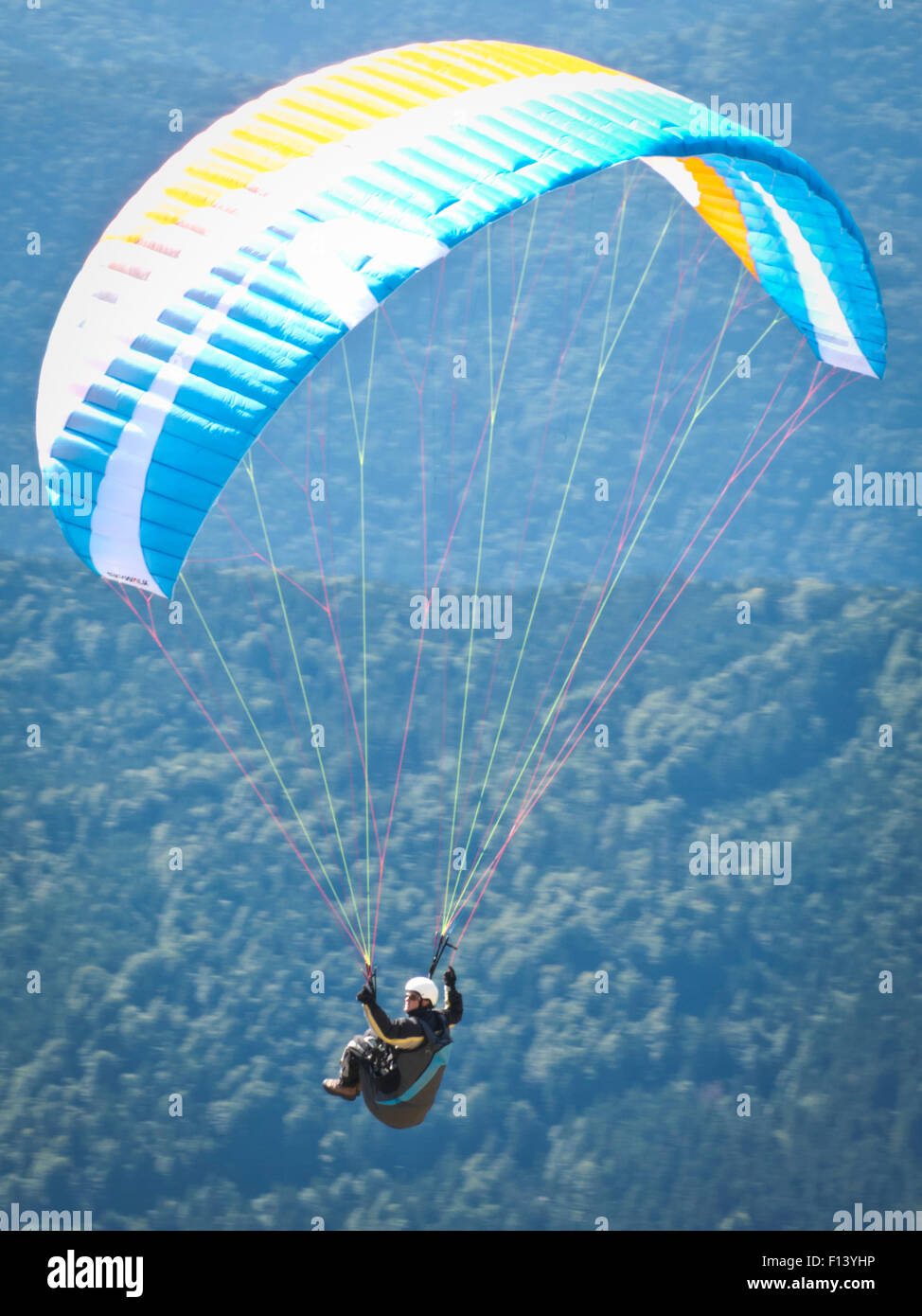 Paraglider am Brauneck bei Lenggries in Bayern Stock Photo
