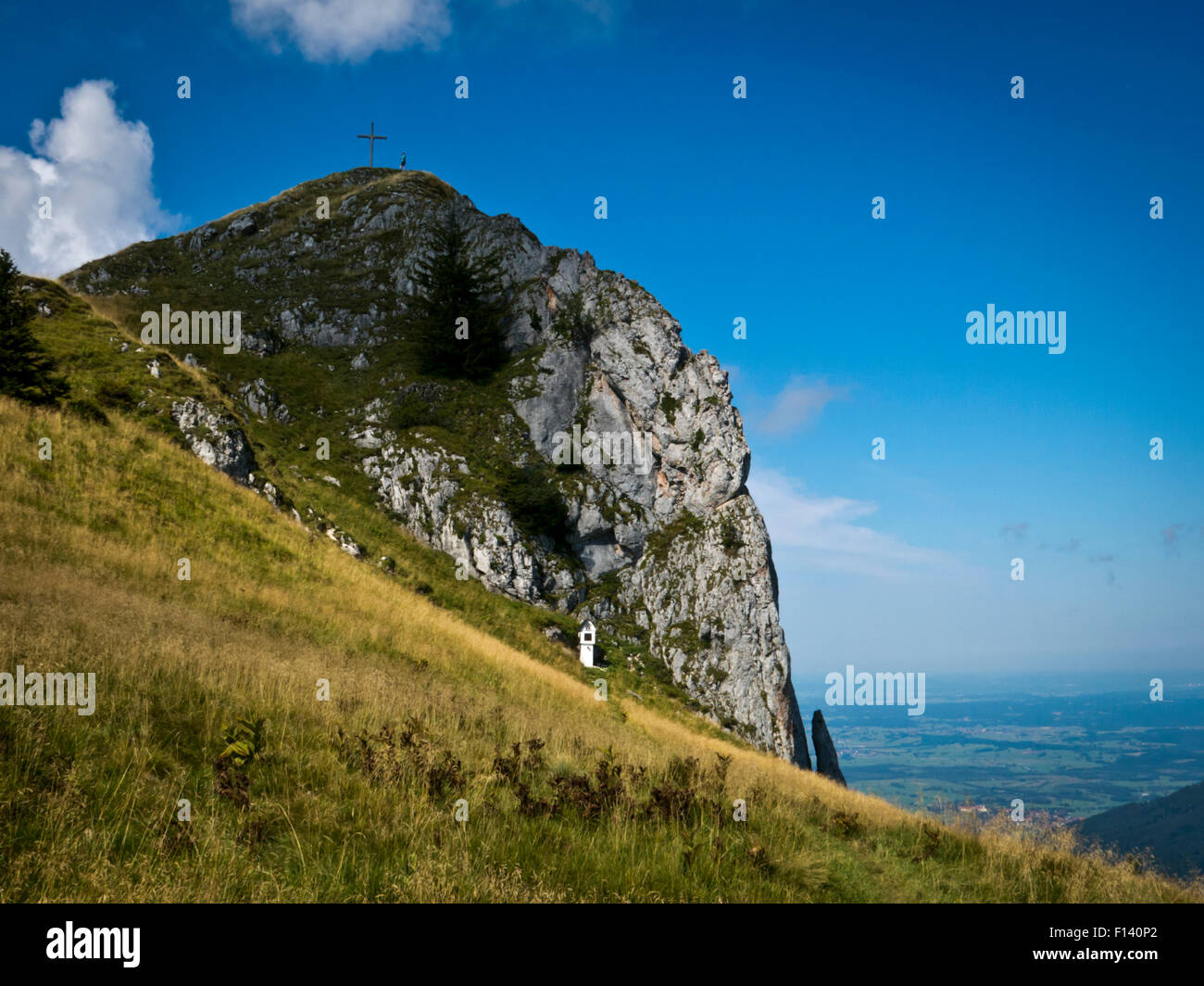 Wandern am Brauneck bei Lenggries in Bayern Stock Photo