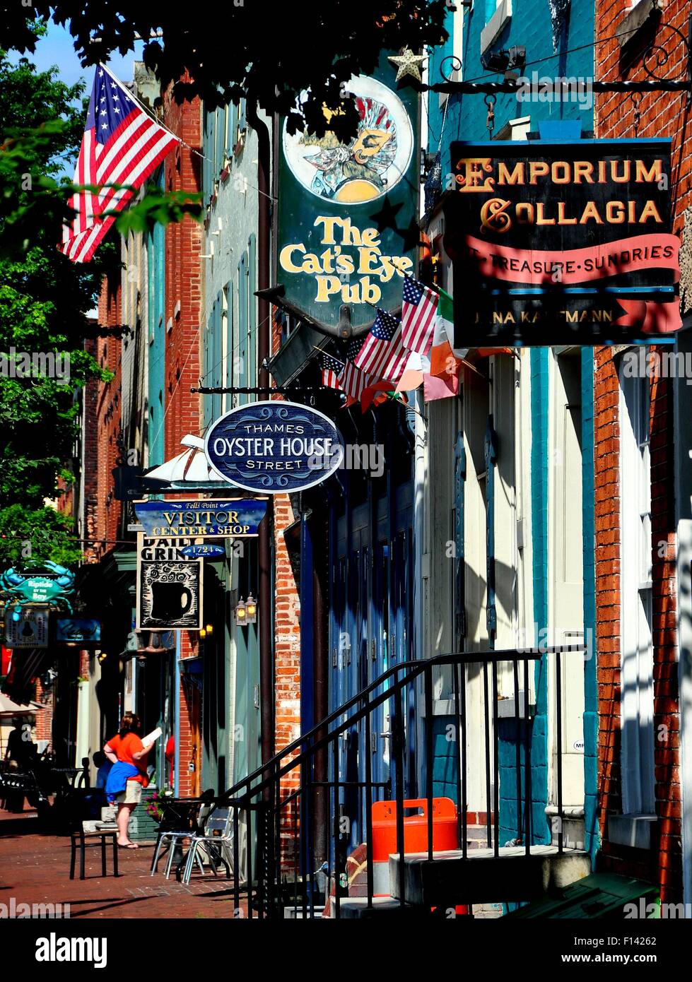 Baltimore, Maryland :  18th and 19th century brick buildings lining the historic Thames Street waterfront Stock Photo