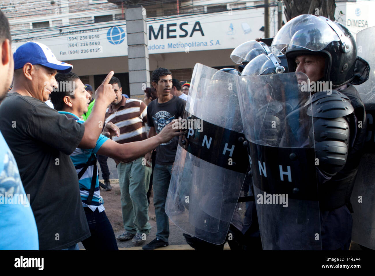 Tegucigalpa, Honduras. 26th Aug, 2015. Members of the movement "los