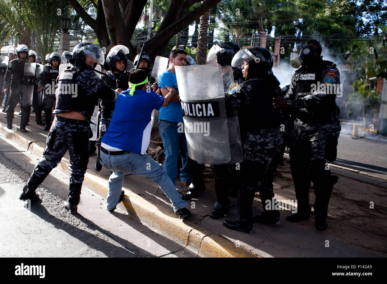 Tegucigalpa, Honduras. 26th Aug, 2015. Members of the movement "los