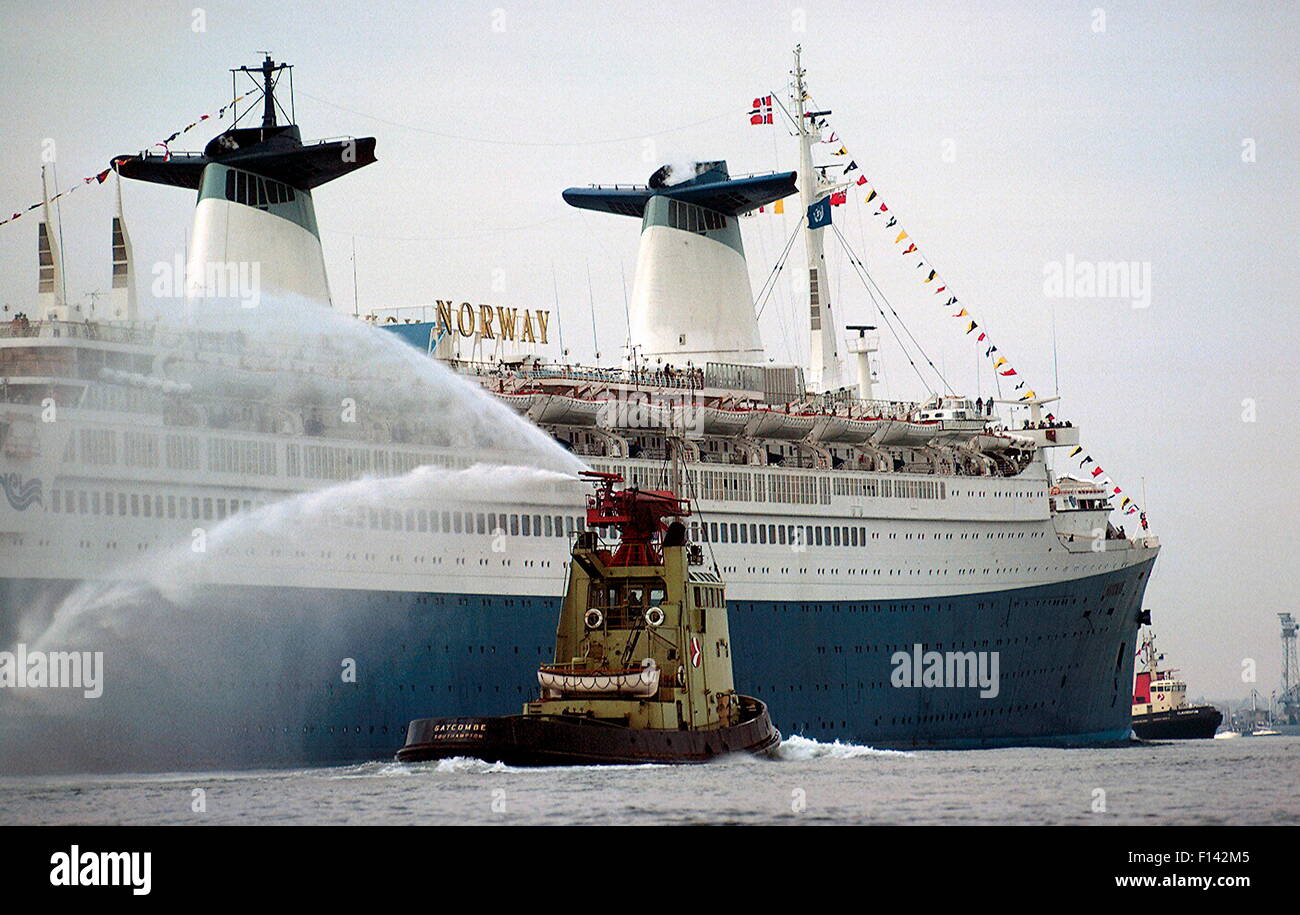 AJAXNETPHOTO. - 1ST MAY, 1980. SOUTHAMPTON, ENGLAND. - MAIDEN VOYAGE FOR NEW LOOK LINER - S.S.NORWAY (EX FRENCH LINES FRANCE) INWARD BOUND ON THE FIRST LEG OF HER MAIDEN REFIT VOYAGE FROM OSLO TO NEW YORK. PHOTO:JONATHAN EASTLAND/AJAX REF:0559 41 Stock Photo