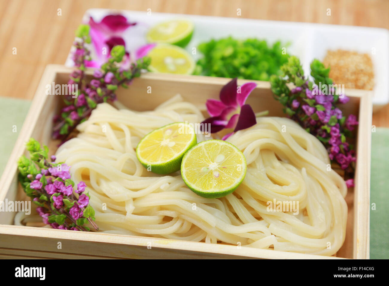 Chilled Udon Noodles with Sauce Stock Photo Alamy