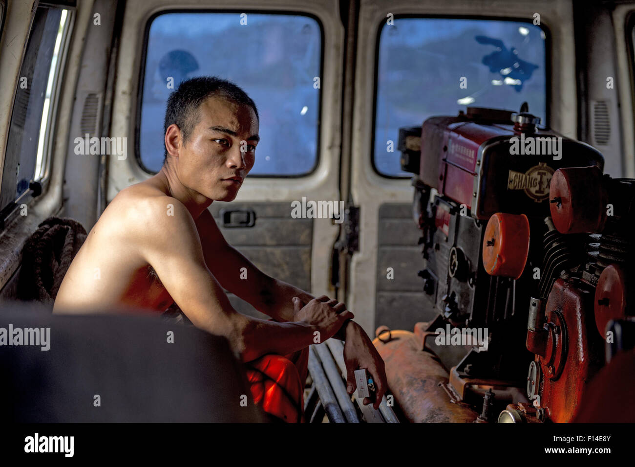 Heavy diving suit hires stock photography and images Alamy