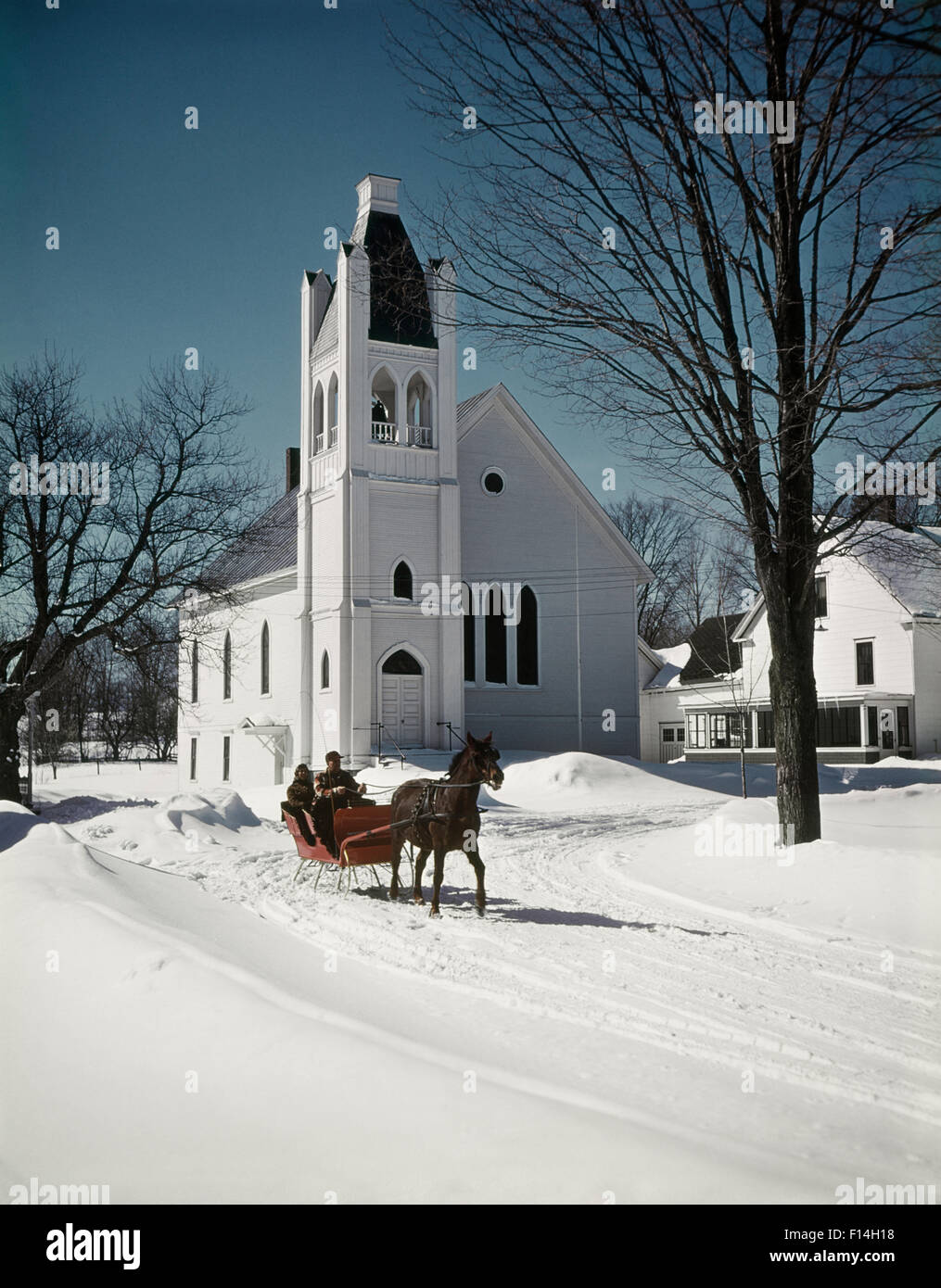 A ONE HORSE OPEN SLEIGH IN VILLAGE DANVILLE VERMONT USA Stock Photo Alamy