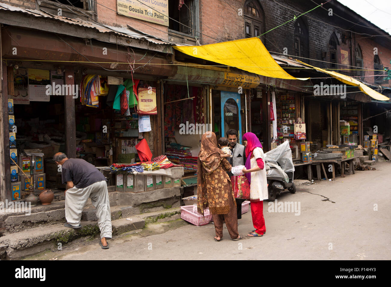 Trade shopping hires stock photography and images Alamy