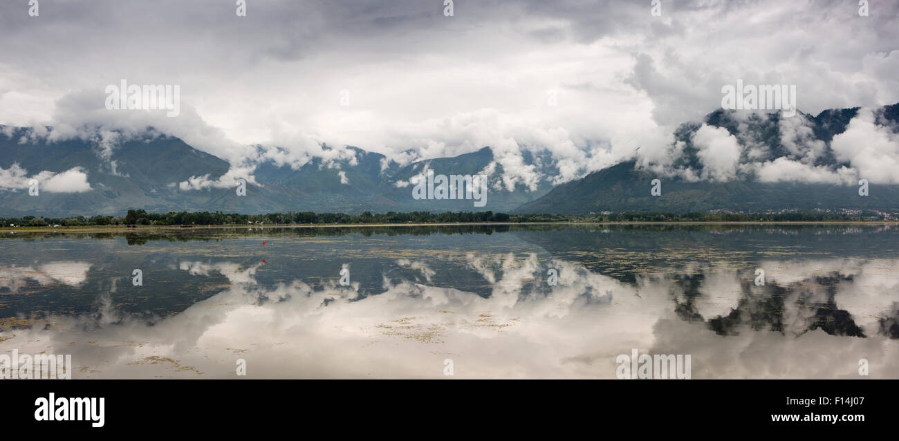 India, Jammu & Kashmir, Srinagar, Zabarwan mountains reflected in Dal Lake from Hazratbal, panoramic Stock Photo