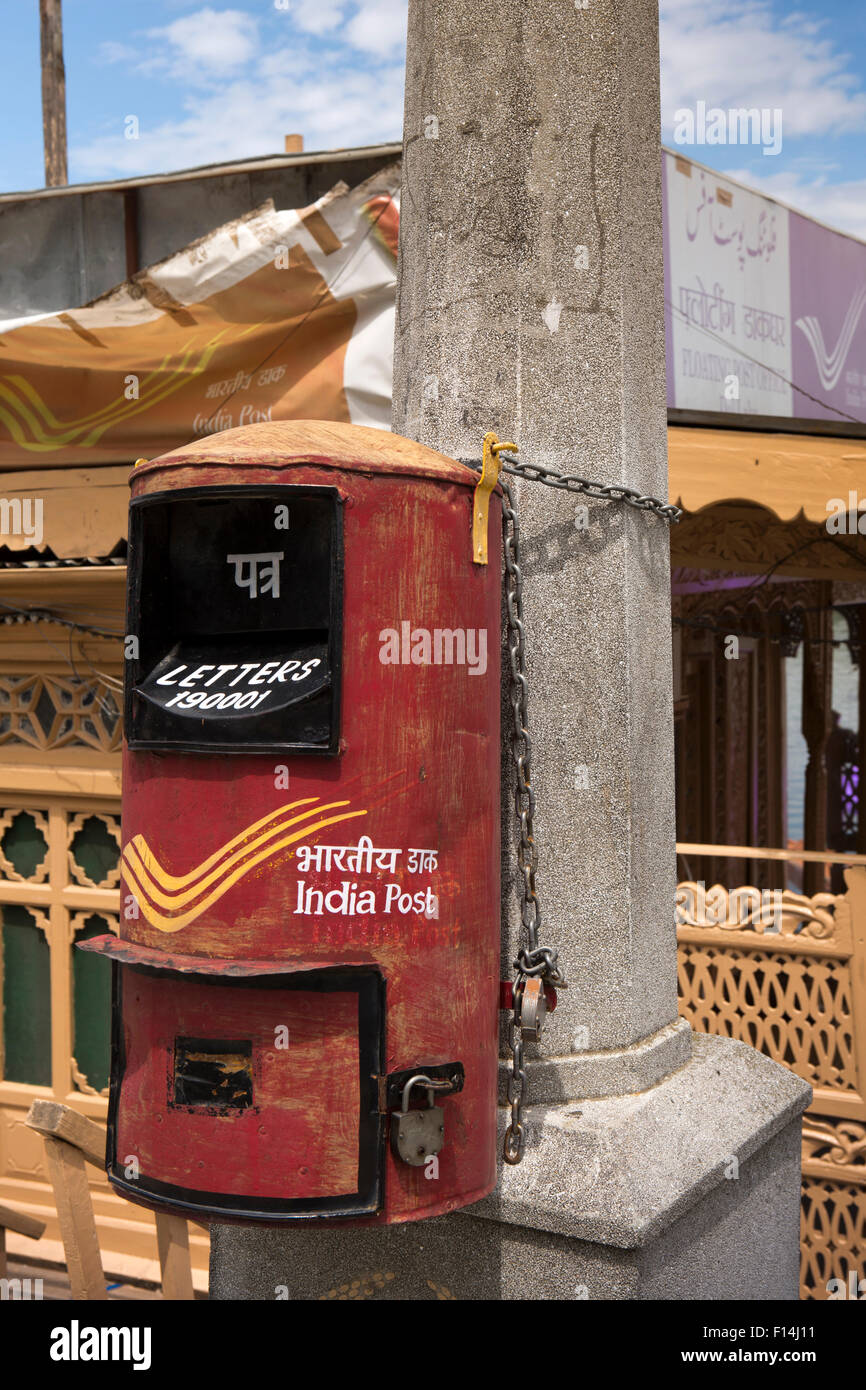 India, Jammu & Kashmir, Srinagar, India Post, red letter posting box beside Dal Lake Stock Photo