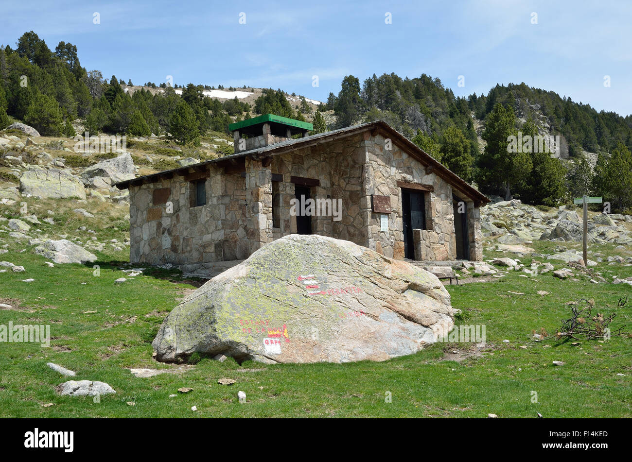 Refuge mountain hi-res stock photography and images - Alamy