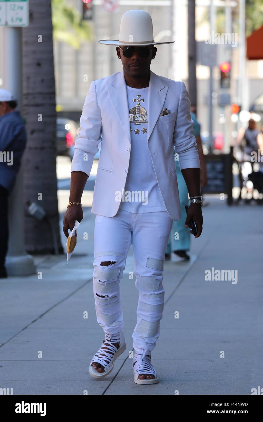 mouw Luchten Terugspoelen Hell Rell out and about wearing Pharrell Williams style clothing including  his distinctive hat Featuring: Hell Rell, Durrell Mohammad Where: Los  Angeles, California, United States When: 25 Jun 2015 Stock Photo - Alamy