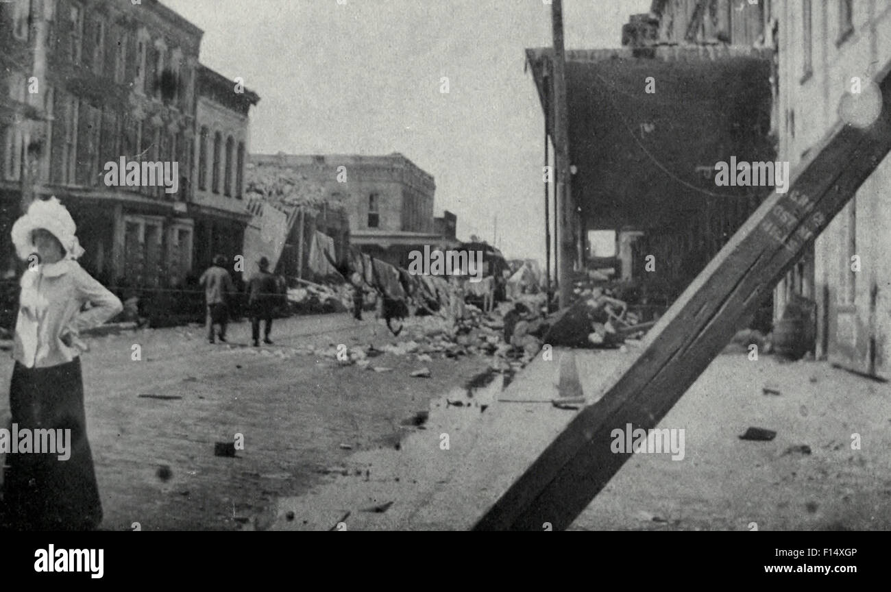 Mechanic Street - The first to be cleared - Over 600 bodies removed - Galveston Hurricane, 1900 Stock Photo