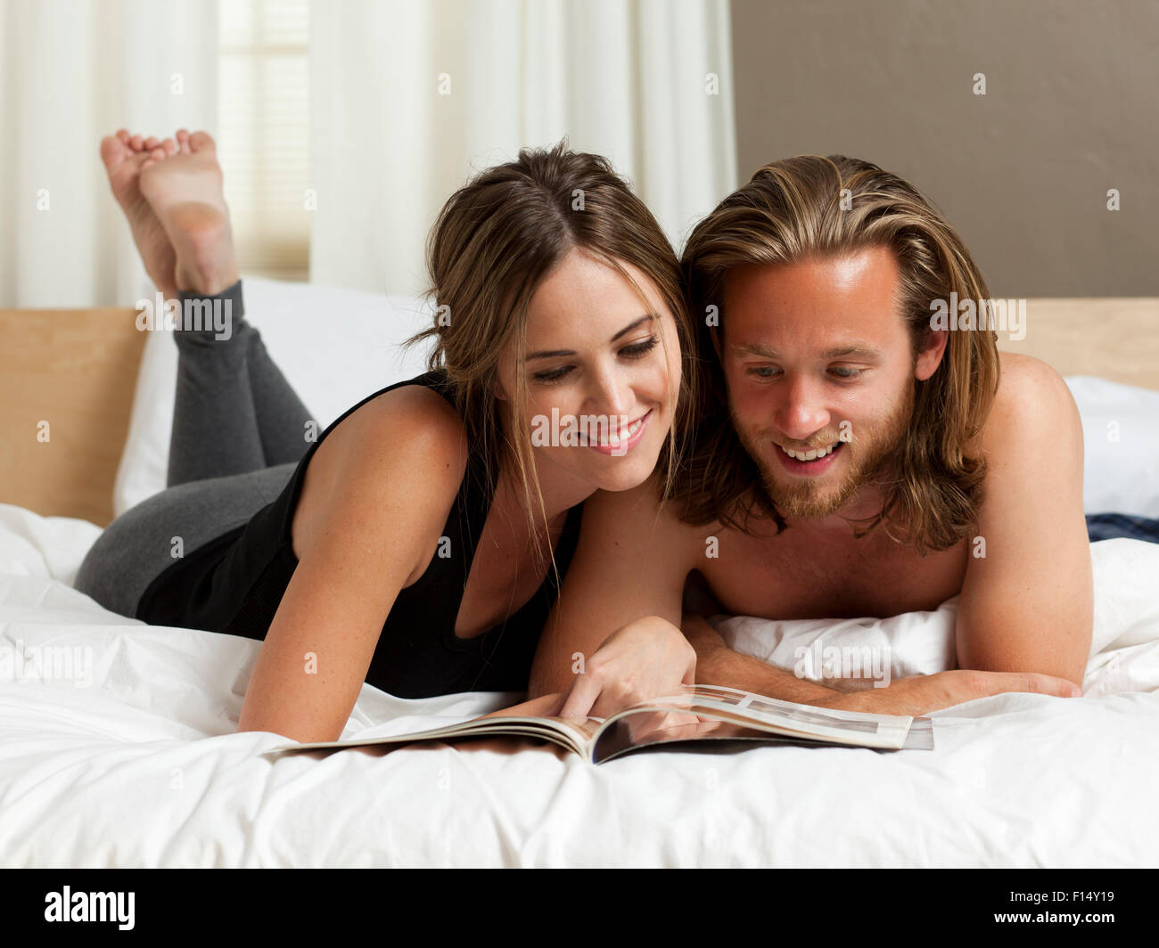 Couple lying in bed reading hi-res stock photography and images - Alamy