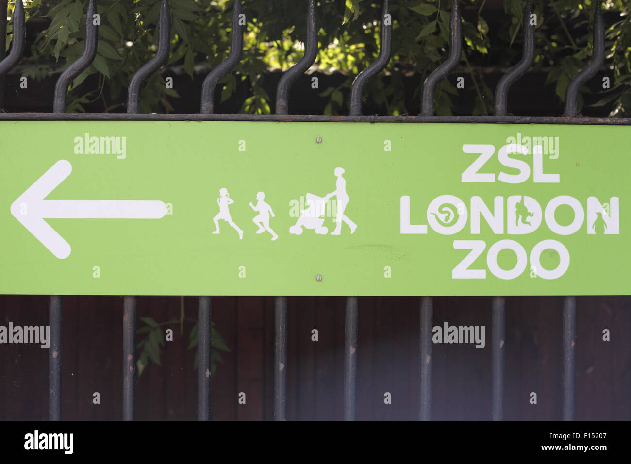 Signs directing pedestrians to London Zoo, Regent's Park, London Stock Photo