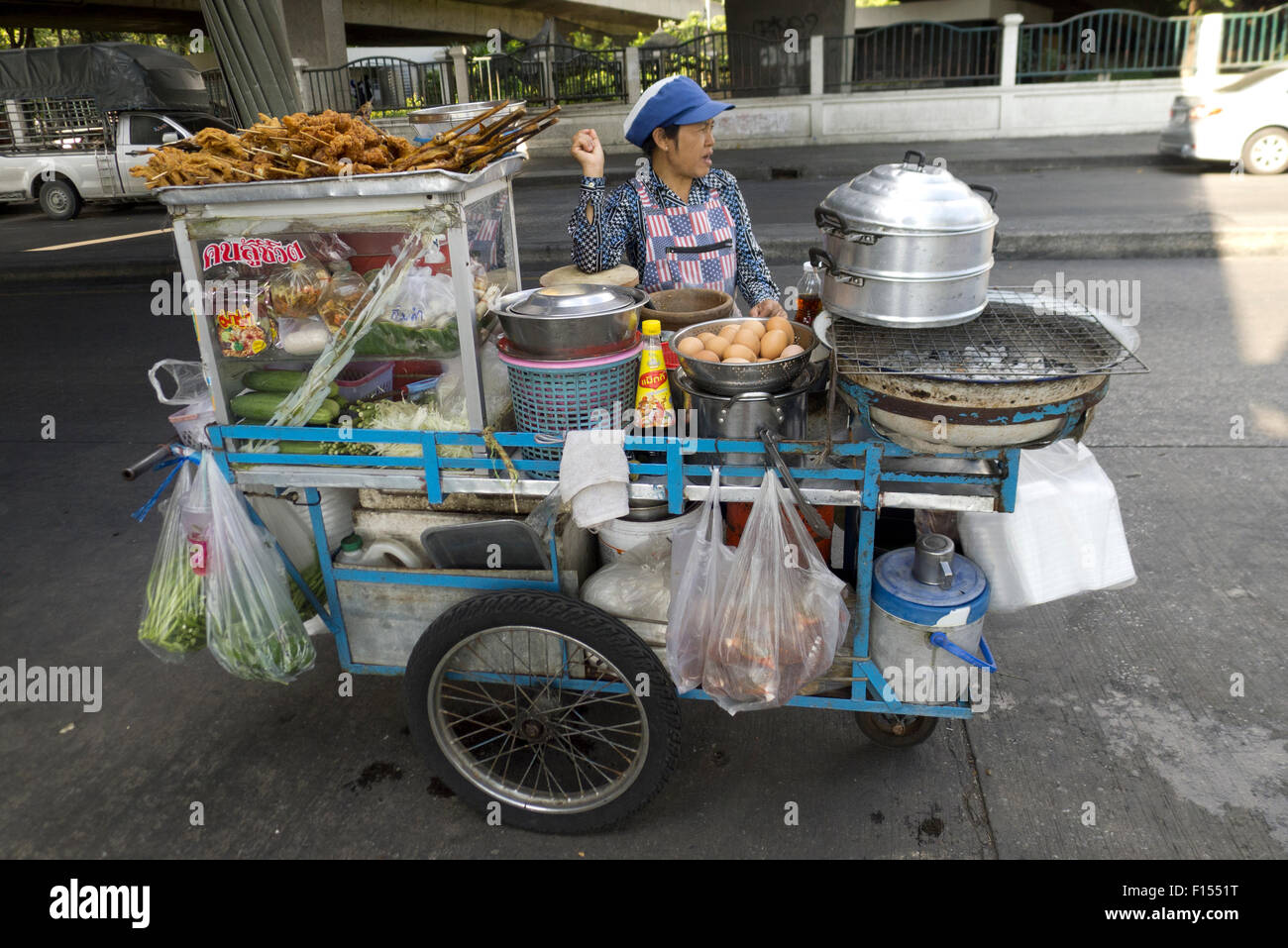Summer street food truck bangkok hi-res stock photography and images