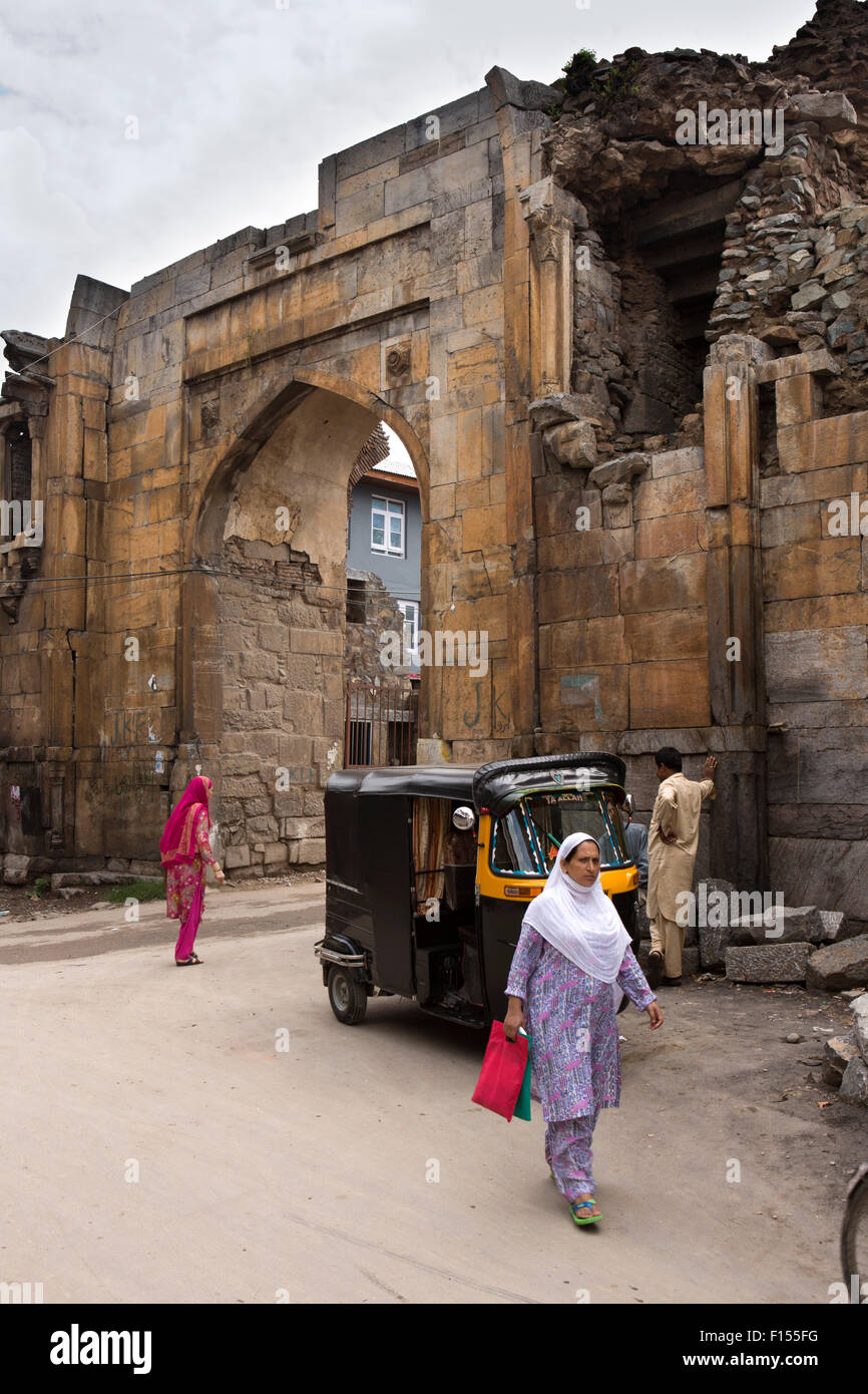 India, Jammu & Kashmir, Srinagar, remains of Mughal arched gate in old city wall Stock Photo